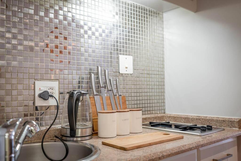 Modern Apartment In Culturally Vibrant Melville 22 Joanesburgo Exterior foto
