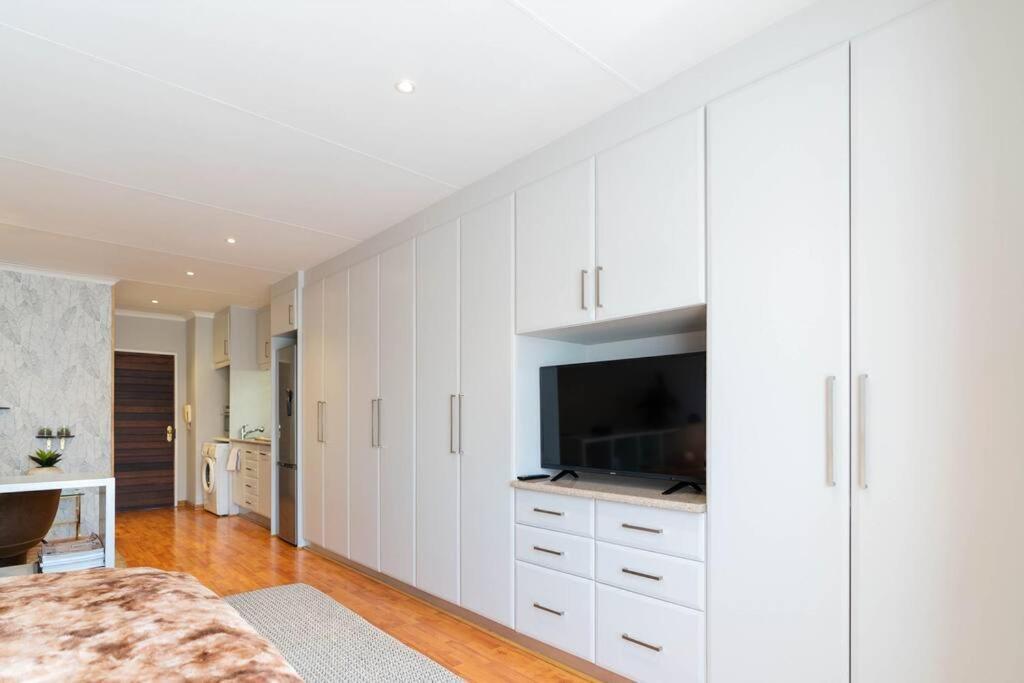 Modern Apartment In Culturally Vibrant Melville 22 Joanesburgo Exterior foto